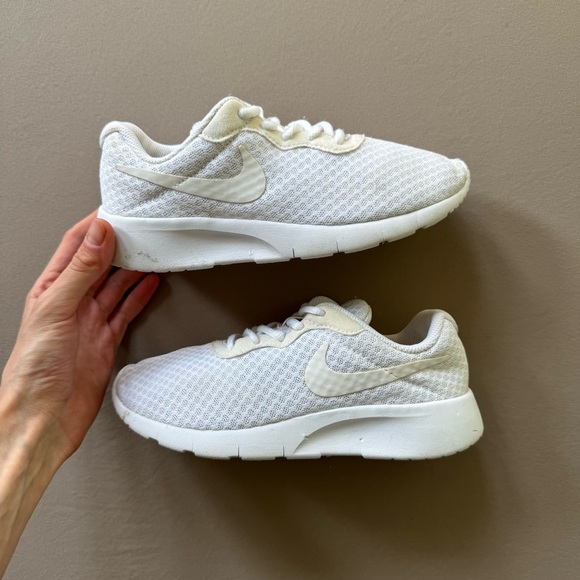 Kids Nike Tanjun Easy On Sneakers - Picture 1 of 8